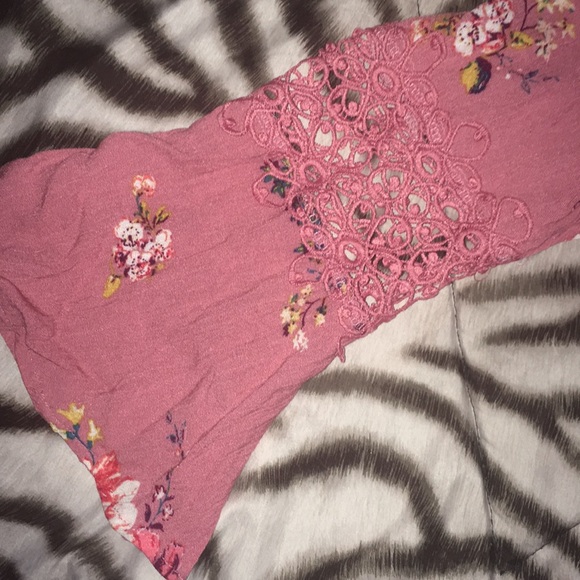 Beautiful flower blouse - Picture 2 of 4